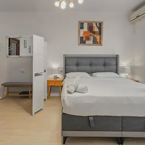 Upscale Studio, Walking Distance From The Old Town Bucarest